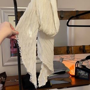 Scrunch scarf with jewels